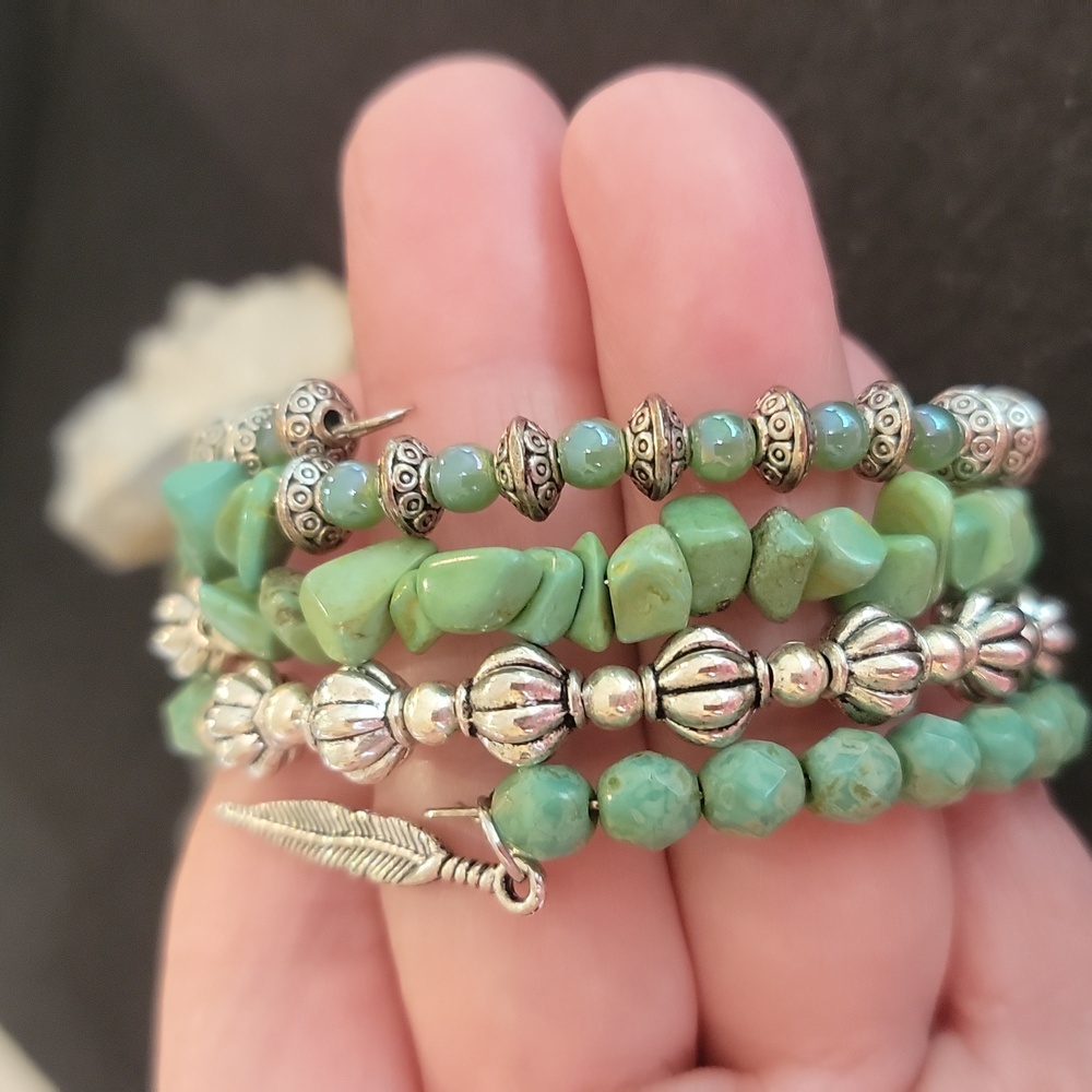 Turquoise Memory Wire Bracelet - Picture 3 of 3